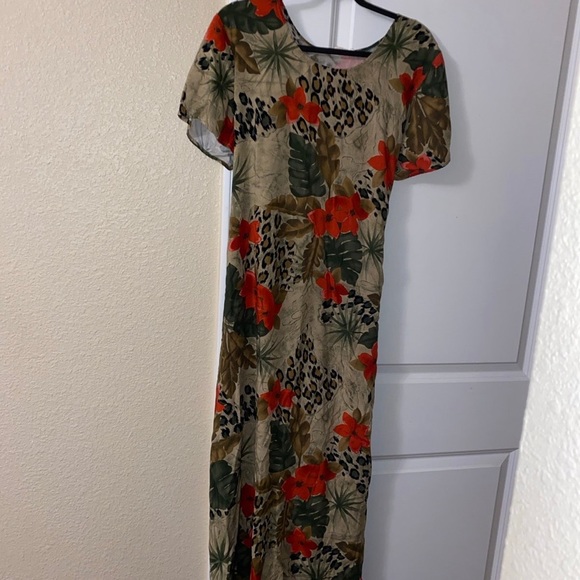 Dress - Picture 3 of 3